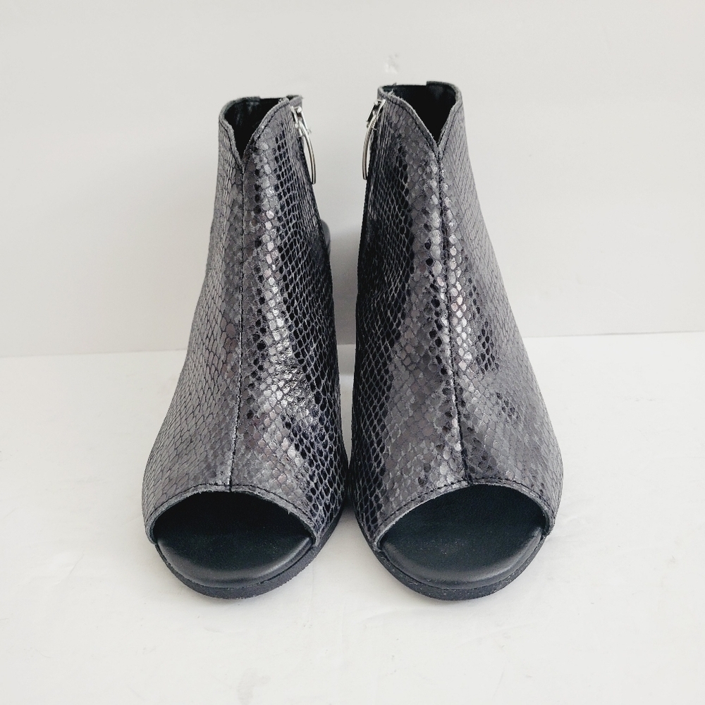 Cordani Navy Blue Snakeskin Mule Sandals Size 7.5